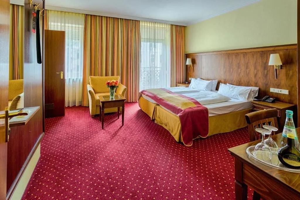 Hôtel à Baden-Baden, Allemagne, 4 600 m² - image 1