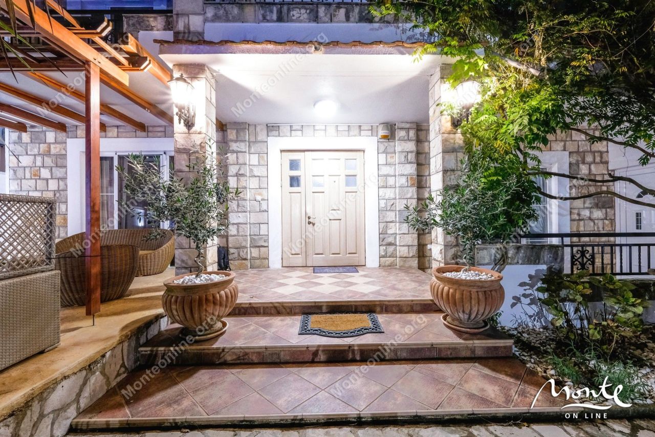 Villa in Tivat, Montenegro, 198 m² - picture 8