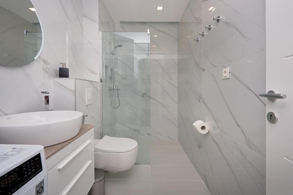 Hotel en Lastva, Montenegro, 382 m² - imagen 8