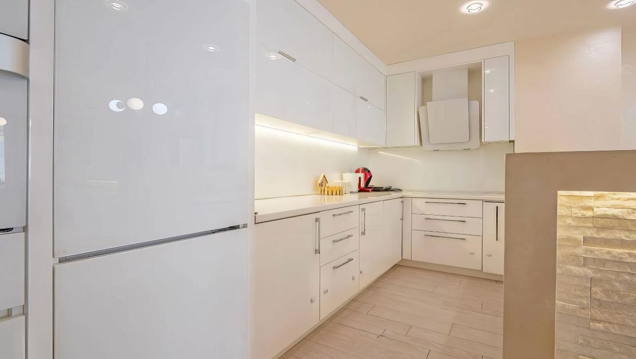 Apartment in Budva, Montenegro, 80 m² - picture 9