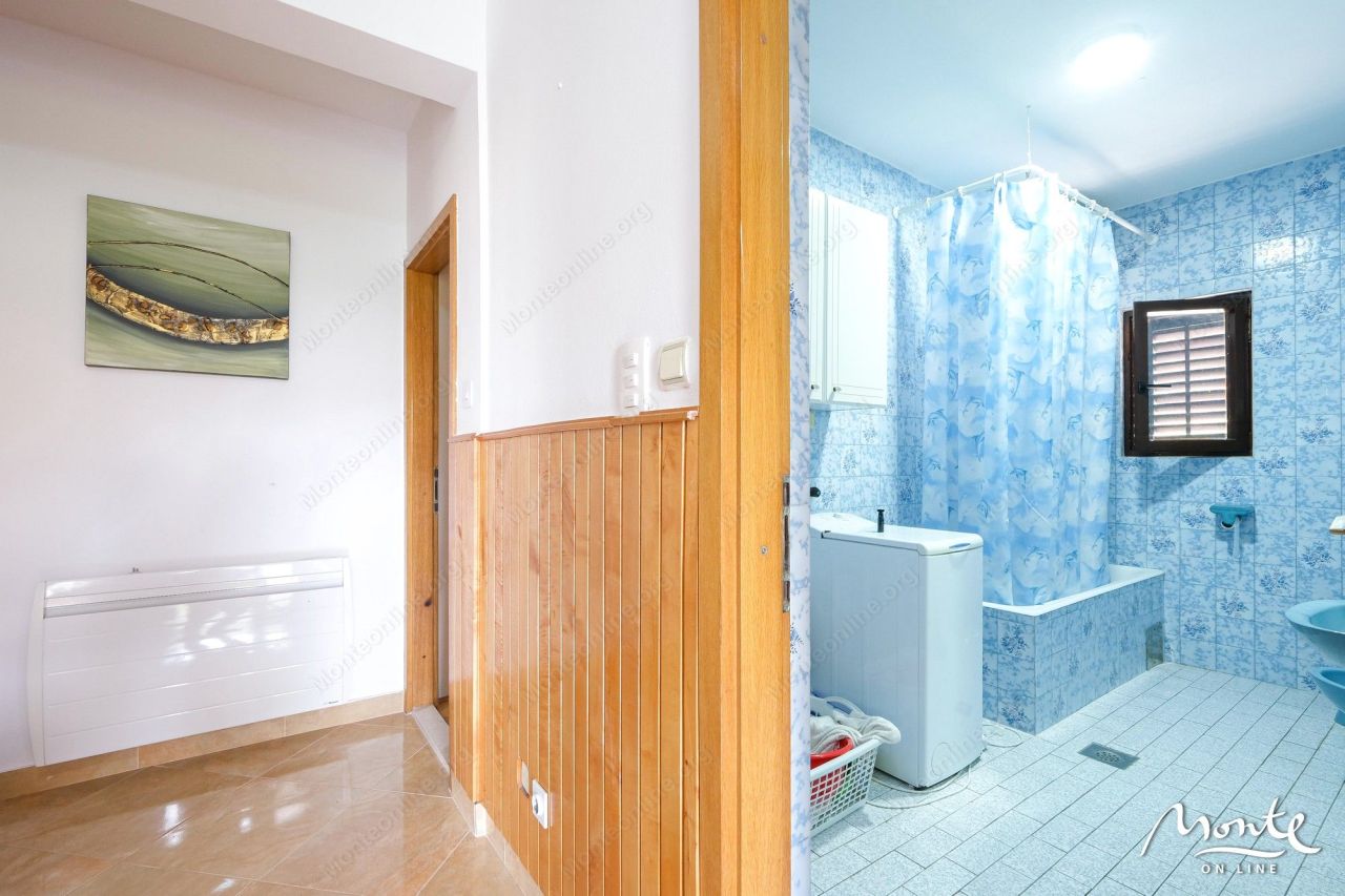 Villa in Bijela, Montenegro, 200 m² - picture 9