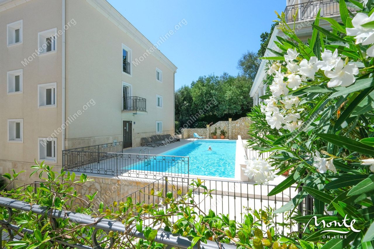 Apartment in Denovici, Montenegro, 166 m² - picture 9