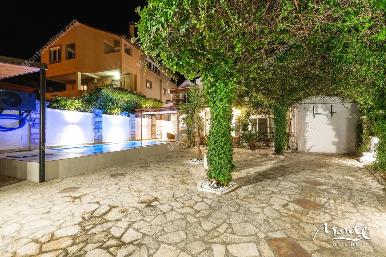 Villa in Tivat, Montenegro, 198 m² - picture 9