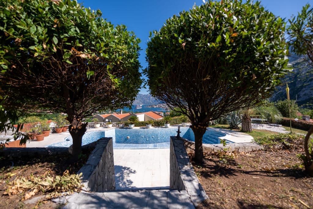 Villa in Kotor, Montenegro, 450 m² - picture 10