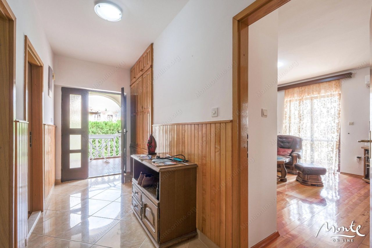 Villa in Bijela, Montenegro, 200 m² - picture 12