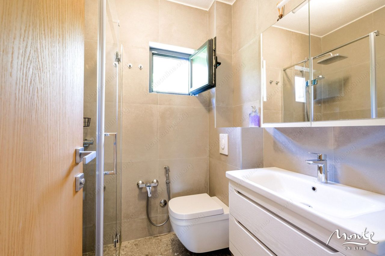 Apartment in Tivat, Montenegro, 77 m² - picture 14