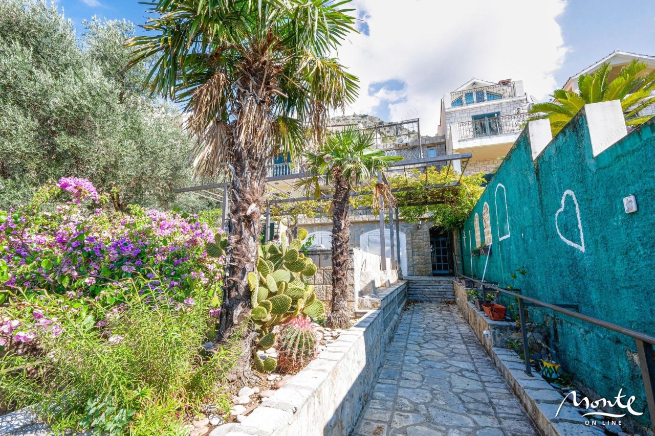 Villa in Sveti Stefan, Montenegro, 375 m² - picture 15