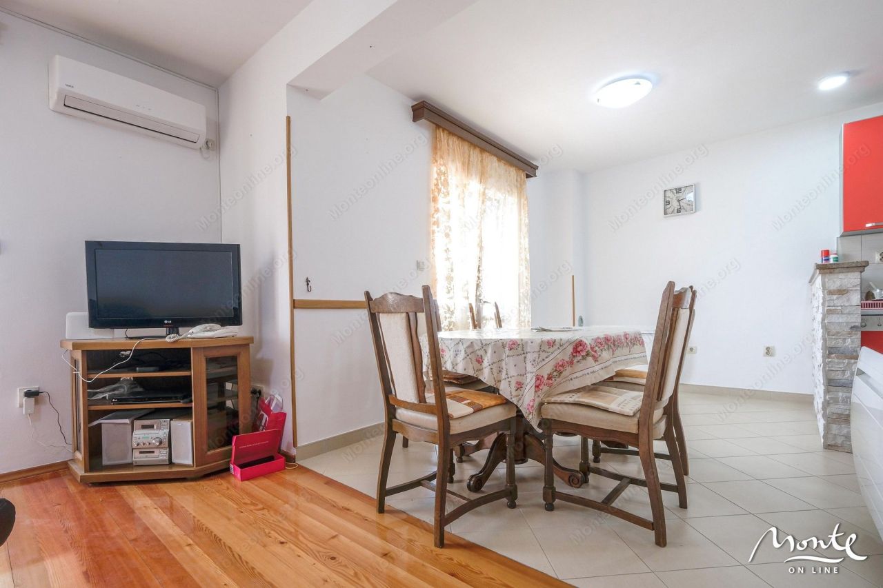 Villa in Bijela, Montenegro, 200 m² - picture 17