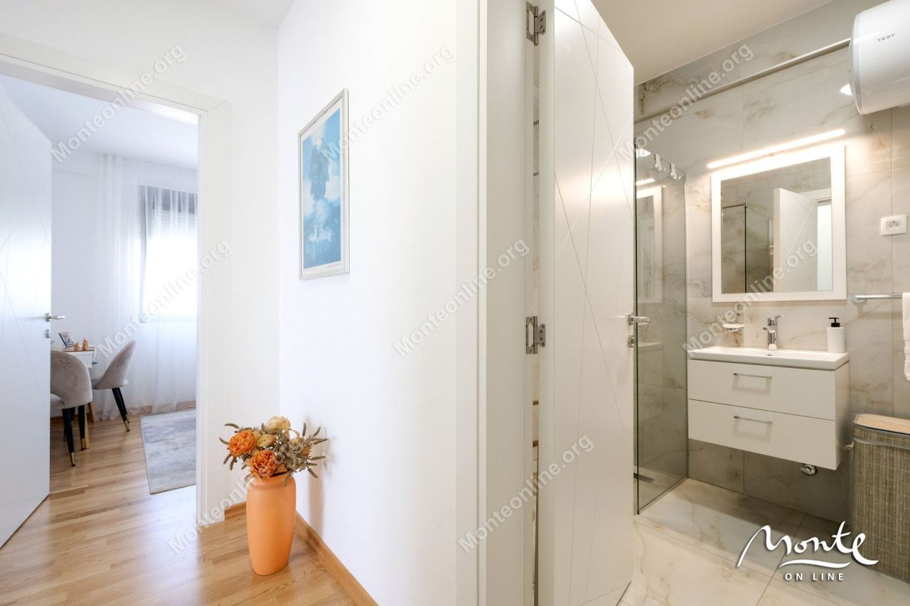 Apartment in Tivat, Montenegro, 63 m² - picture 18