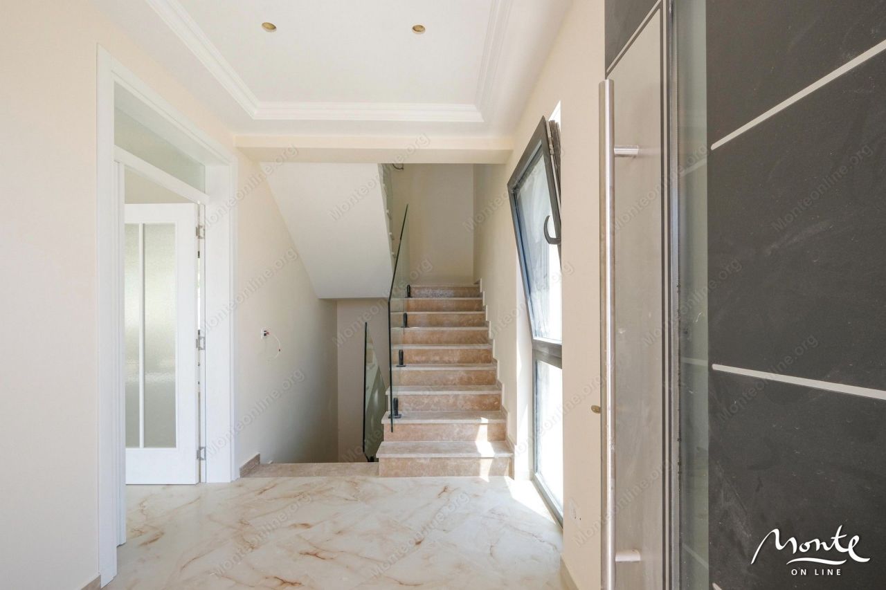 Villa en Tivat, Montenegro, 403 m² - imagen 18