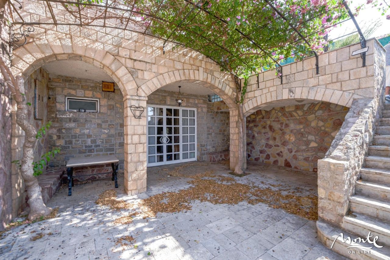 Villa in Sveti Stefan, Montenegro, 375 m² - picture 19