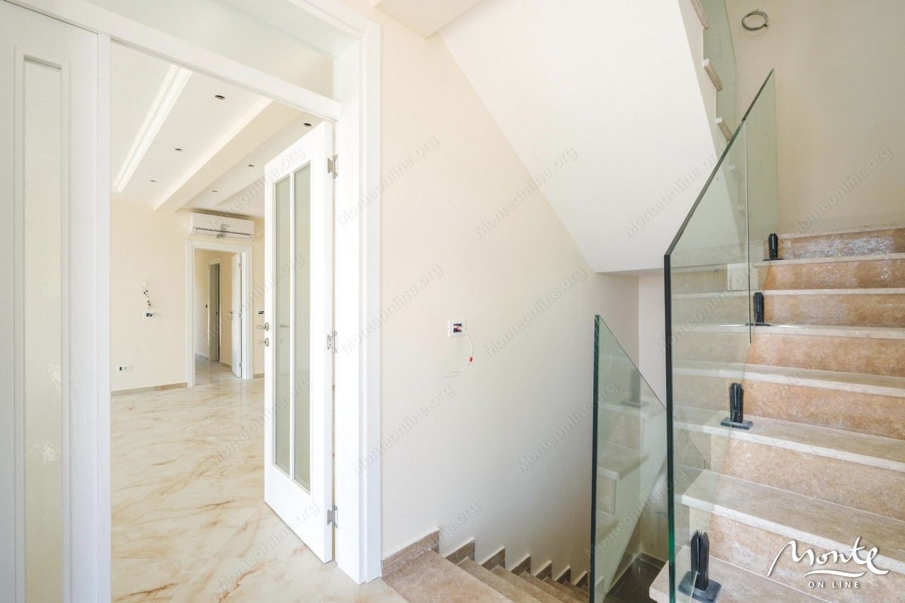 Villa en Tivat, Montenegro, 403 m² - imagen 19