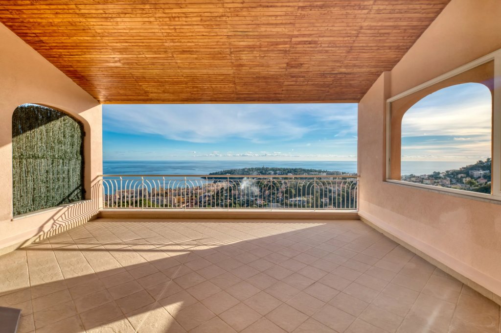 Appartement à Roquebrune Cap Martin, France, 111 m² - image 2