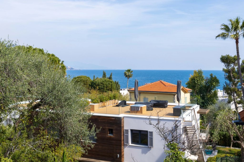 House in Saint-Jean-Cap-Ferrat, France, 300 m² - picture 1