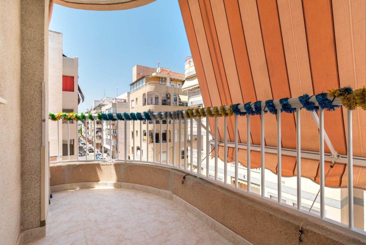 Piso en Torrevieja, España, 59 m² - imagen 1