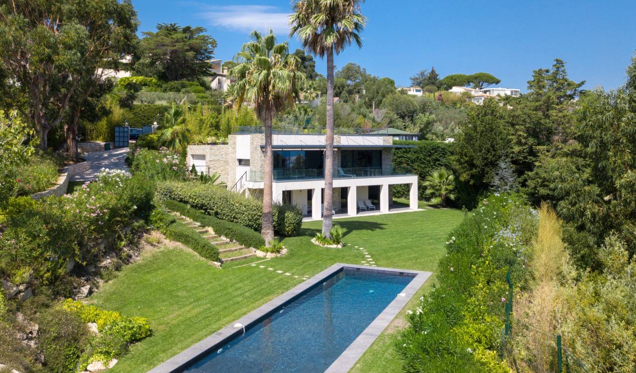 Villa in Vallauris, France, 250 m² - picture 1
