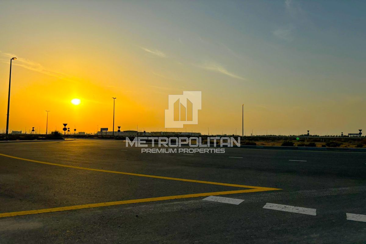 Land in Dubai, UAE, 931 m² - picture 16