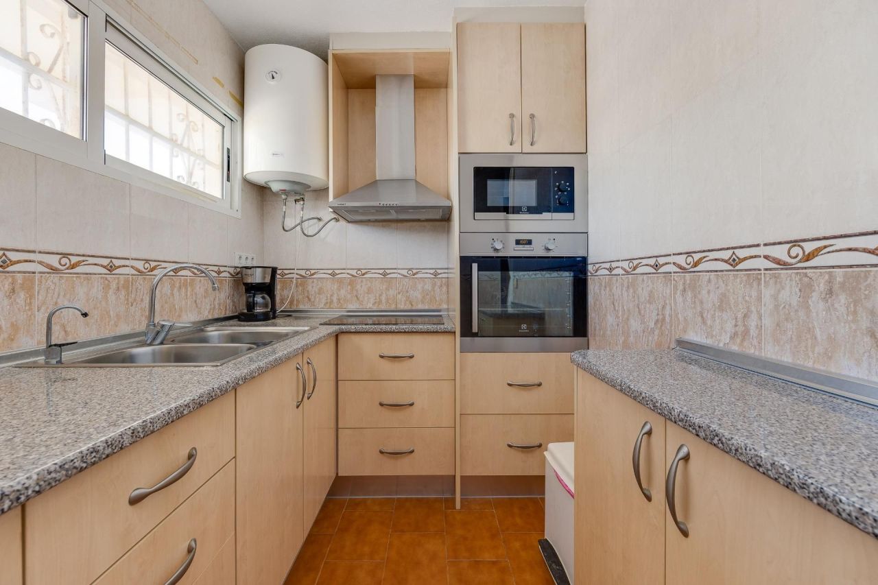 Penthouse in Torrevieja, Spain, 79 m² - picture 7