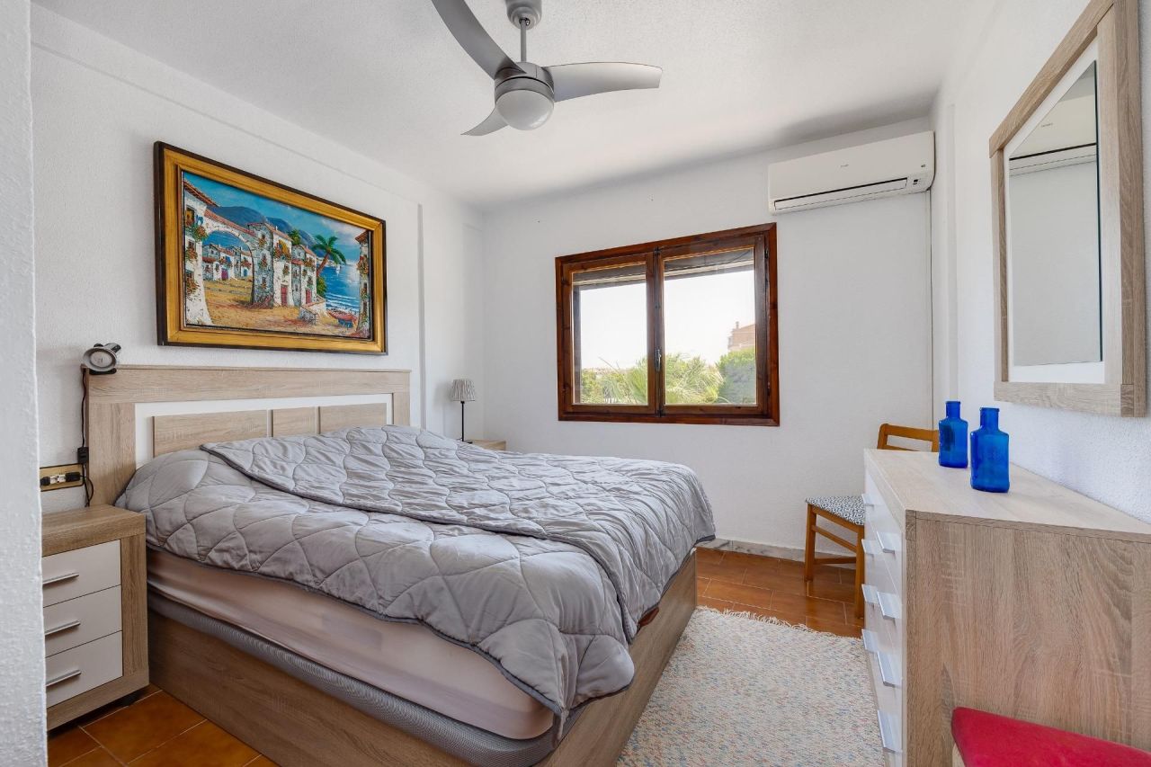 Penthouse in Torrevieja, Spain, 79 m² - picture 8