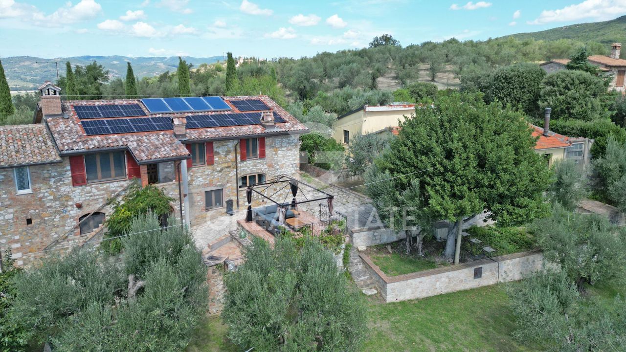 Casa en Corciano, Italia, 418.8 m² - imagen 1