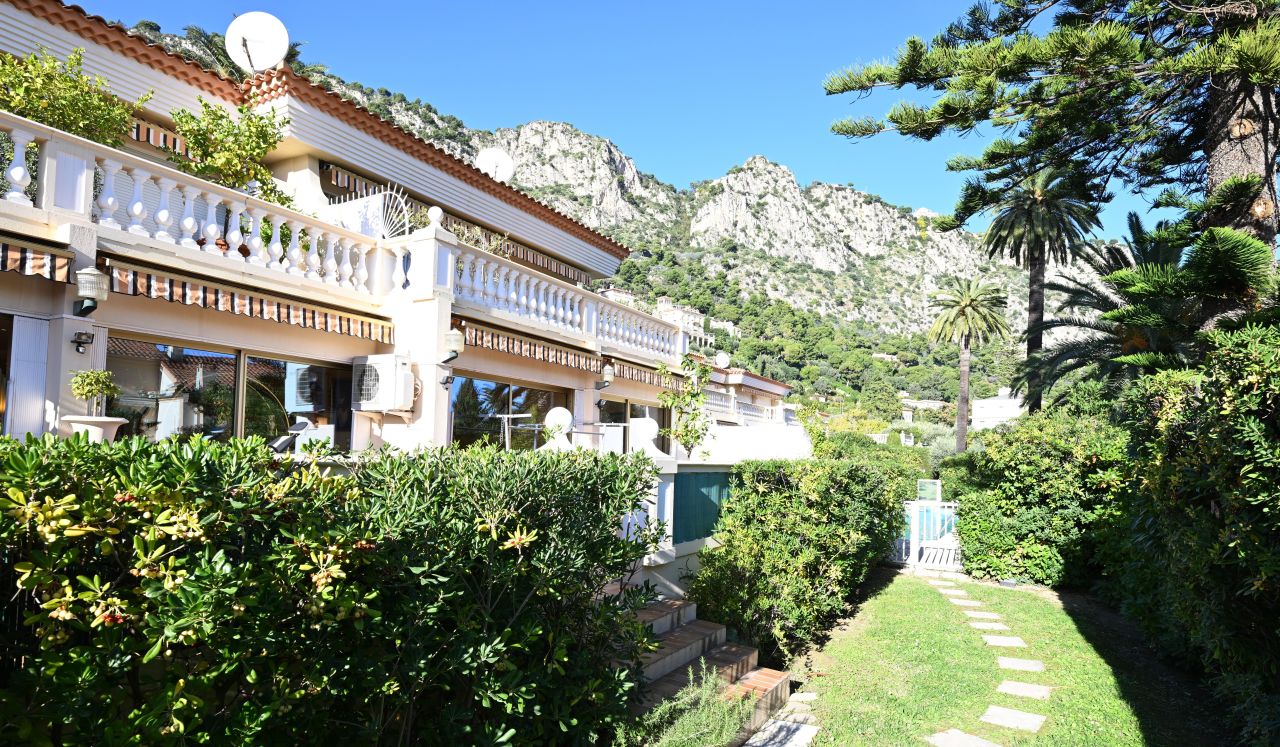 Flat in Beaulieu-sur-Mer, France, 158 m² - picture 1