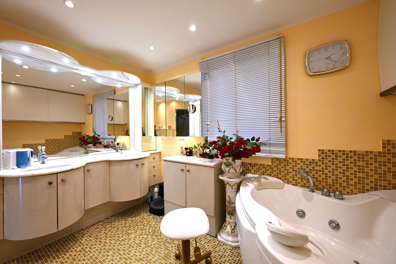 Flat in Beaulieu-sur-Mer, France, 158 m² - picture 16