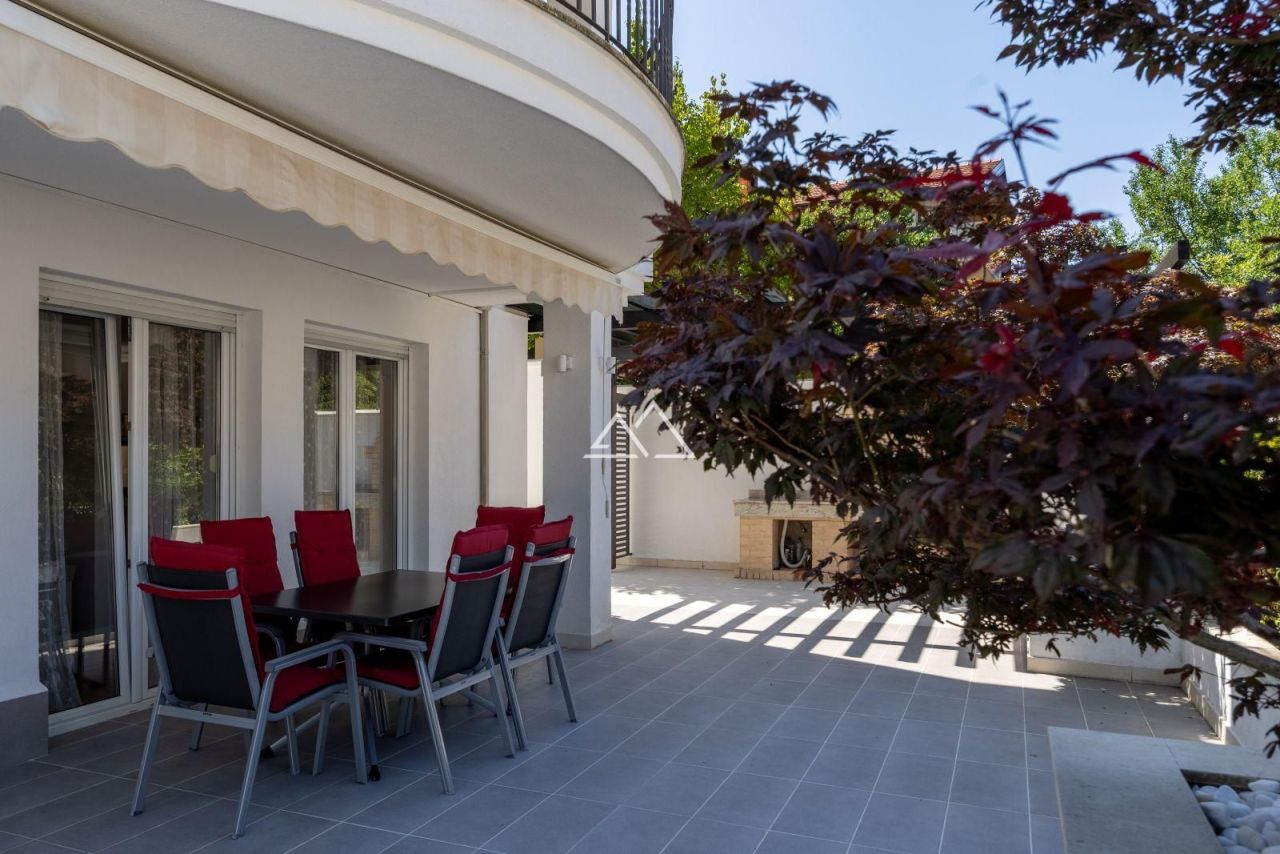 Villa in Ljuta, Montenegro, 324 m² - picture 6