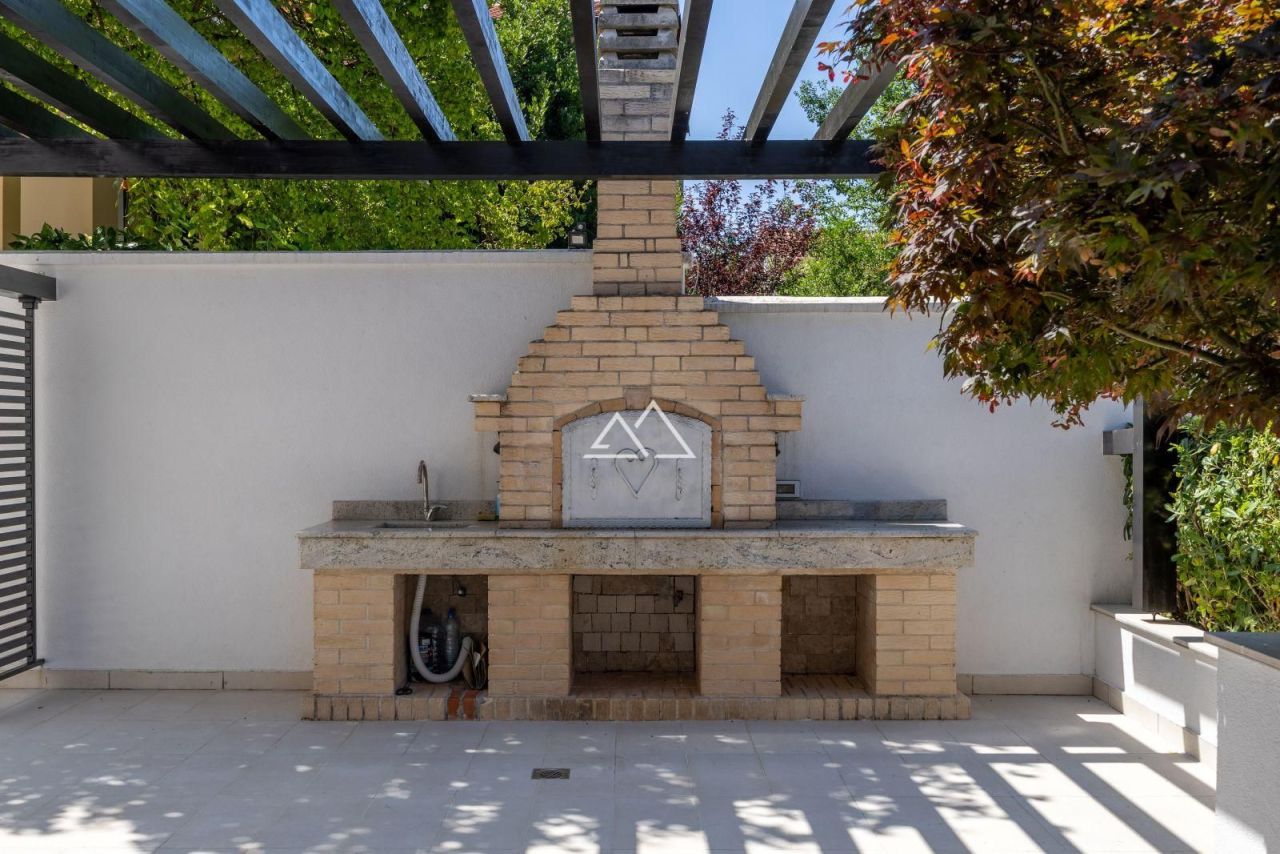 Villa in Ljuta, Montenegro, 324 m² - picture 7