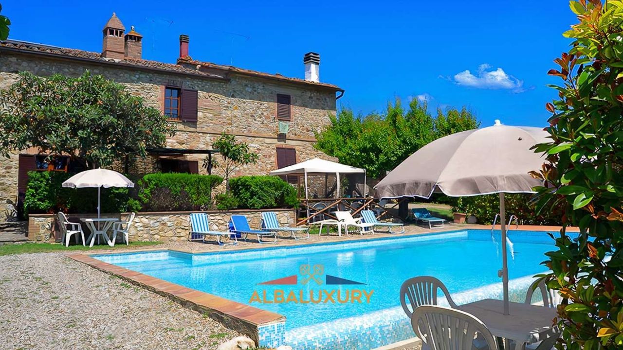 Apartment in Castellina in Chianti, Italy, 1 600 m² - picture 1