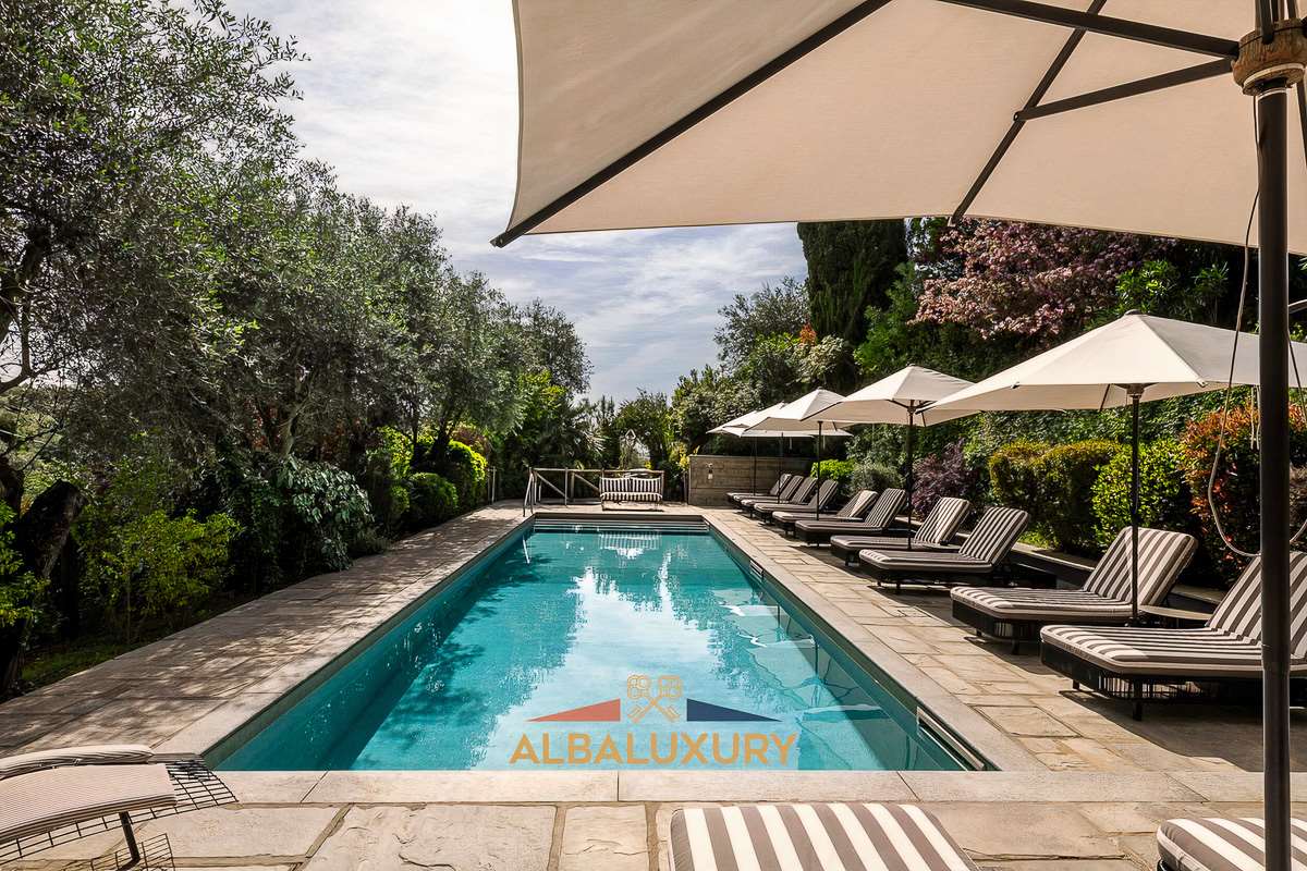 Villa a Camaiore, Italia, 780 m² - foto 1
