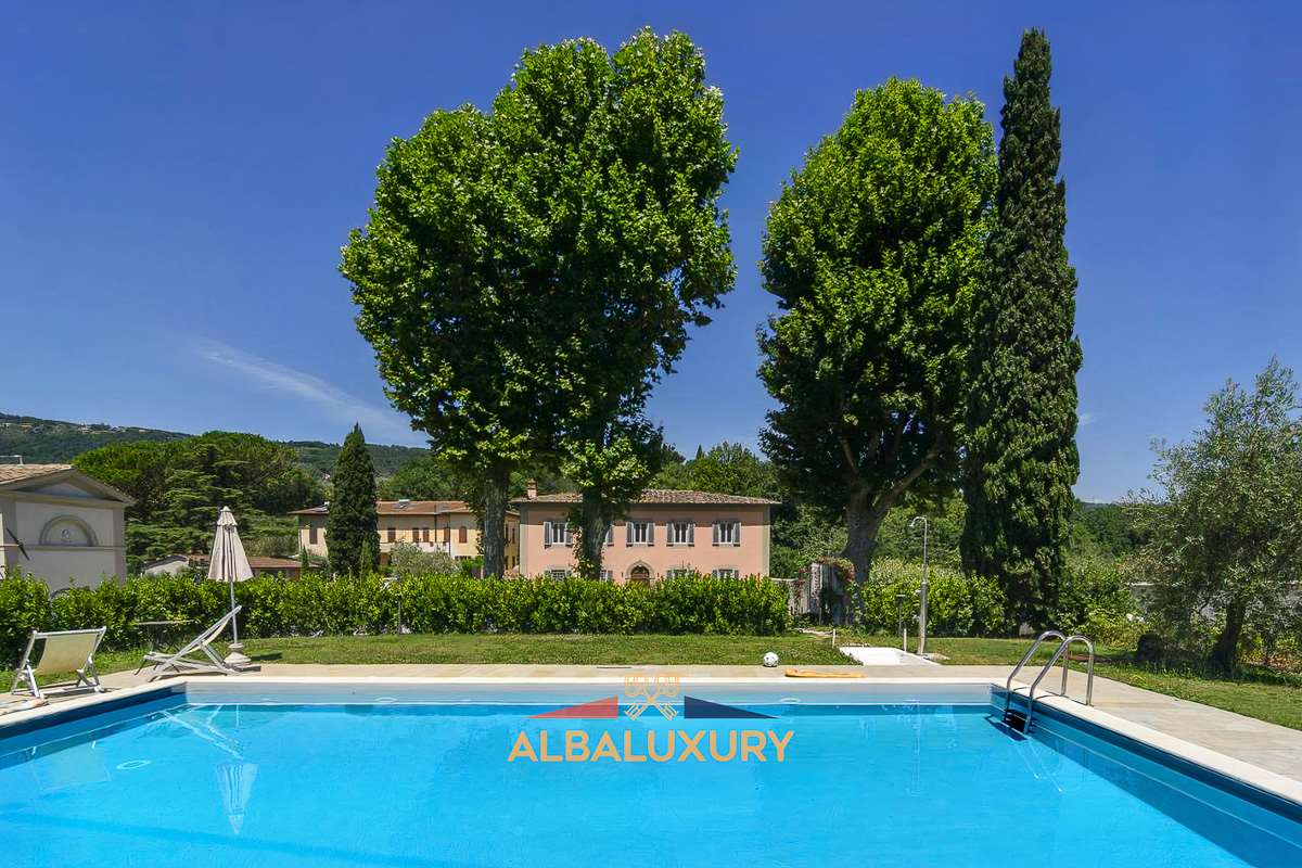 Villa in Pistoia, Italien, 450 m² - Foto 1