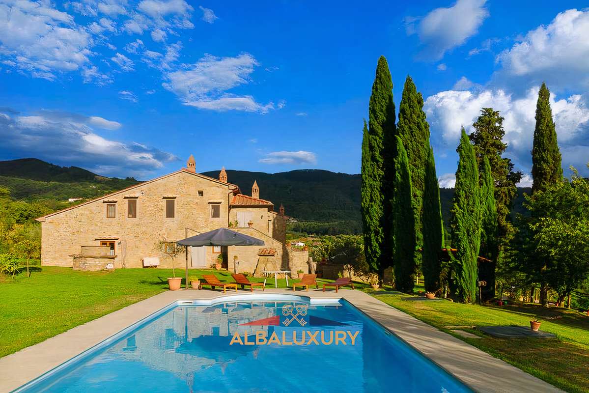Villa ad Arezzo, Italia, 500 m² - foto 1