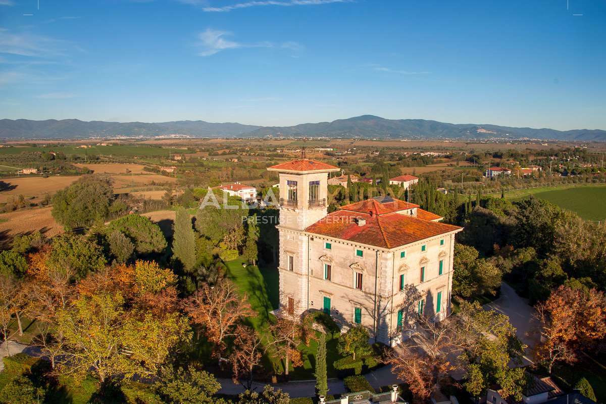 Villa in Foiano della Chiana, Italy, 1 200 m² - picture 4