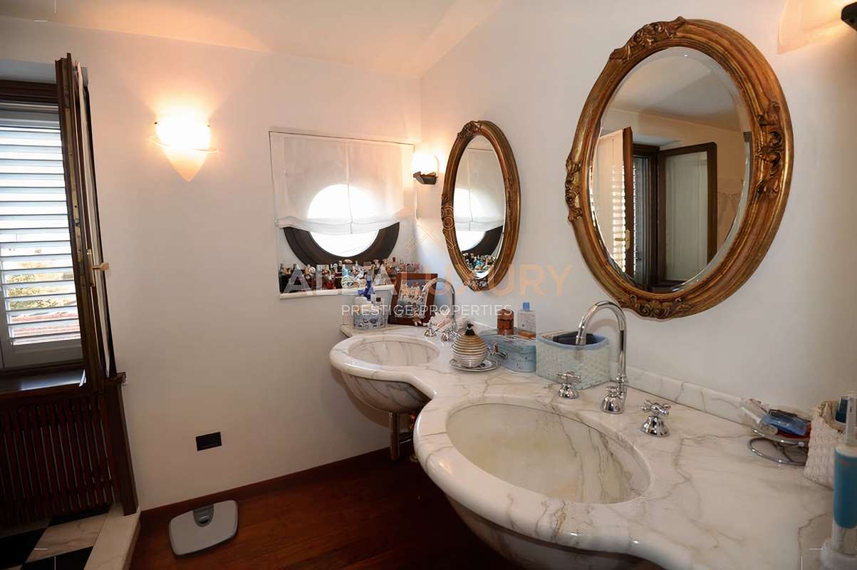 Villa en Viareggio, Italia, 300 m² - imagen 16