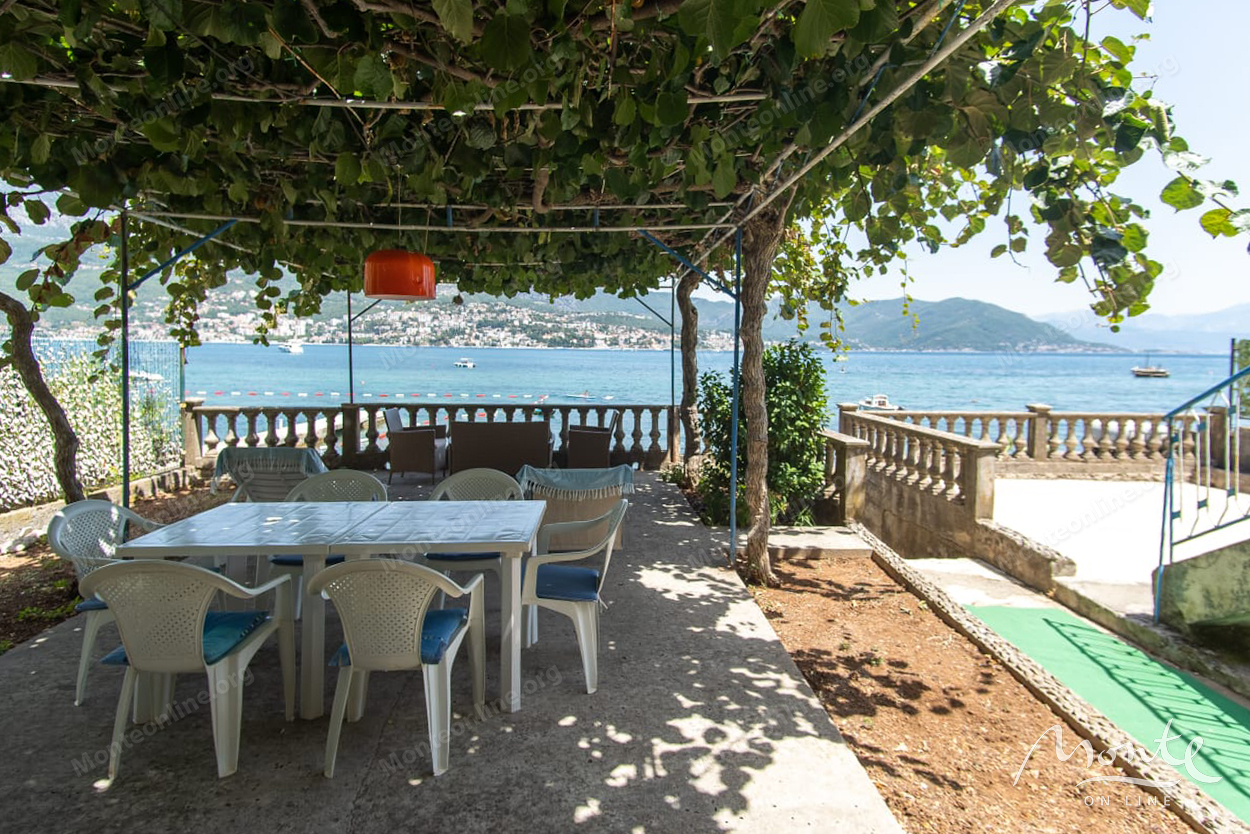 Villa in Njivice, Montenegro, 120 m² - picture 8