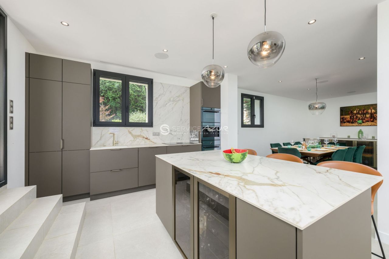 Villa à Antibes, France, 220 m² - image 11