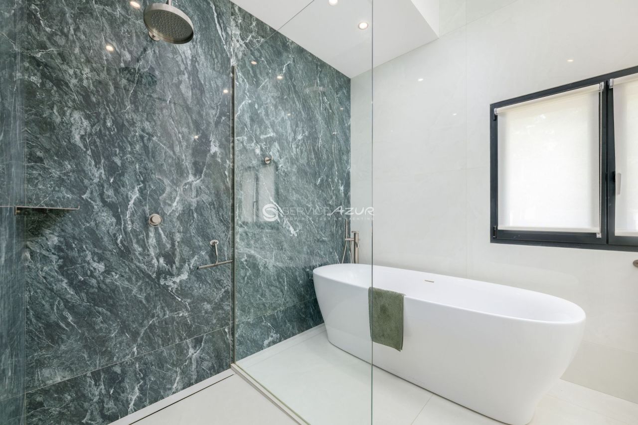 Villa à Antibes, France, 220 m² - image 17