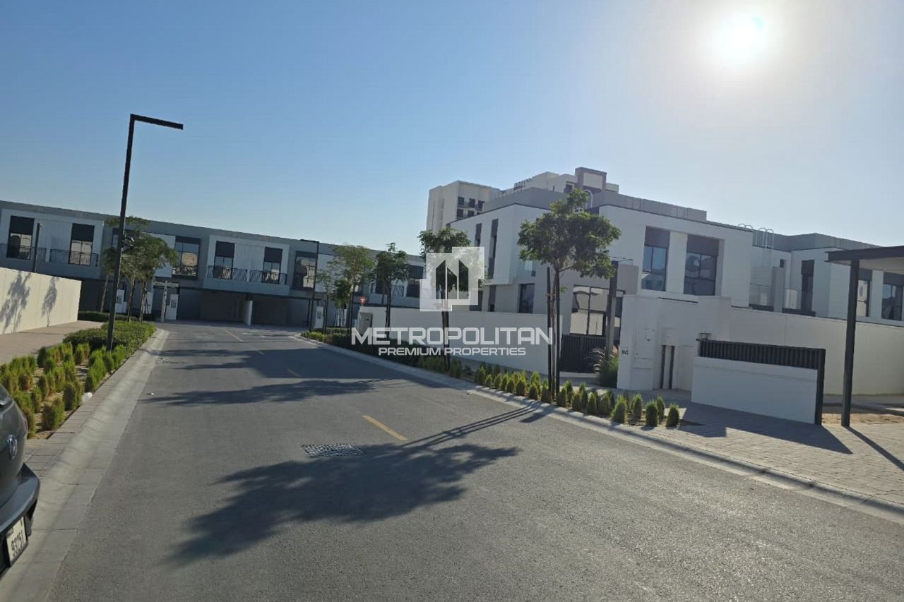Townhouse in Dubai, UAE, 244 m² - picture 1