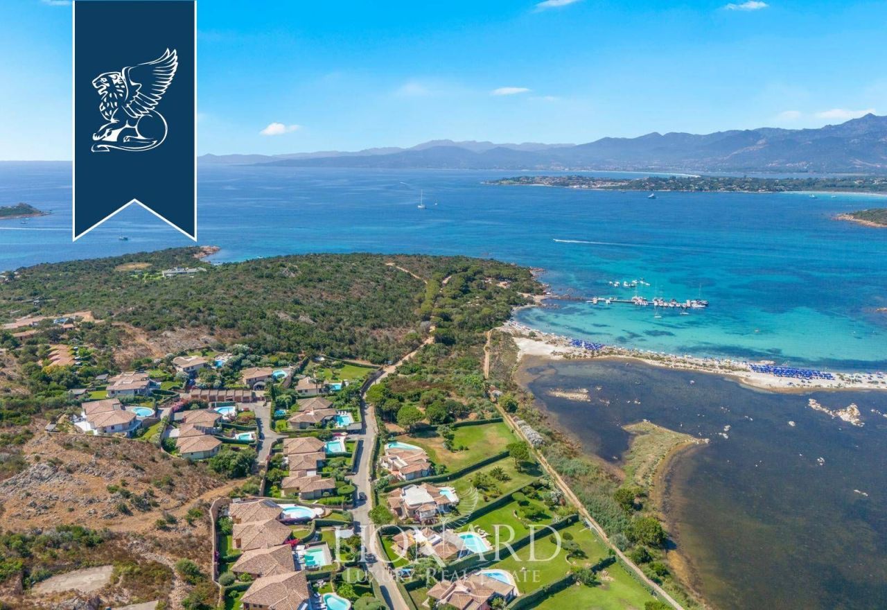 Villa en San Teodoro, Italia, 300 m² - imagen 1