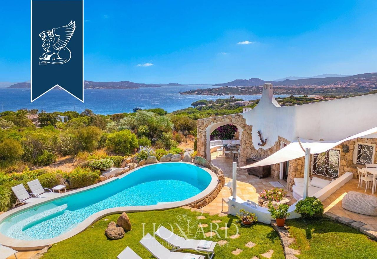 Villa en Palau, Italia, 170 m² - imagen 1