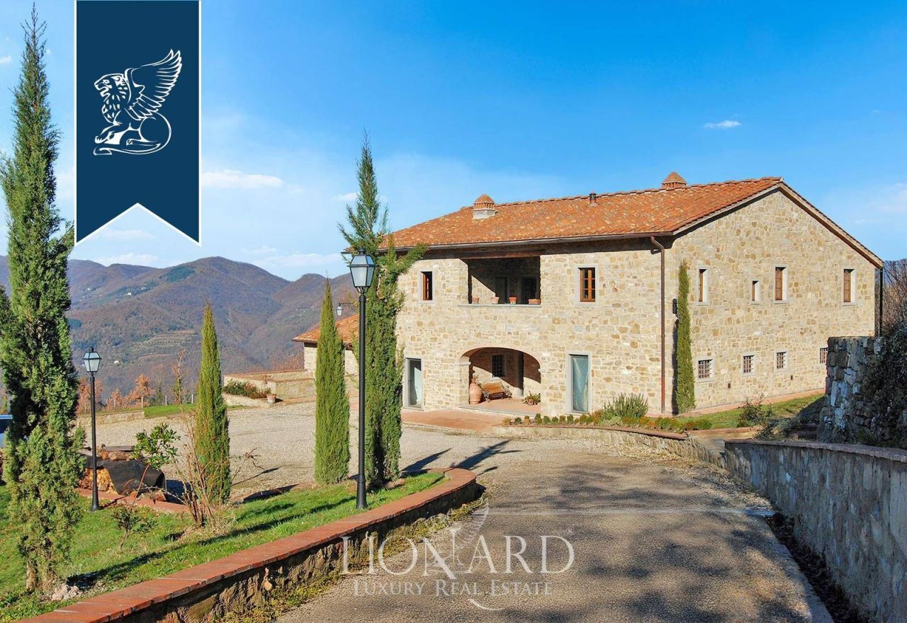 Granja en Pontassieve, Italia, 500 m² - imagen 1