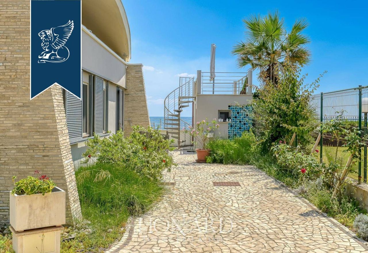 Villa in Santa Marinella, Italy, 158 m² - picture 6