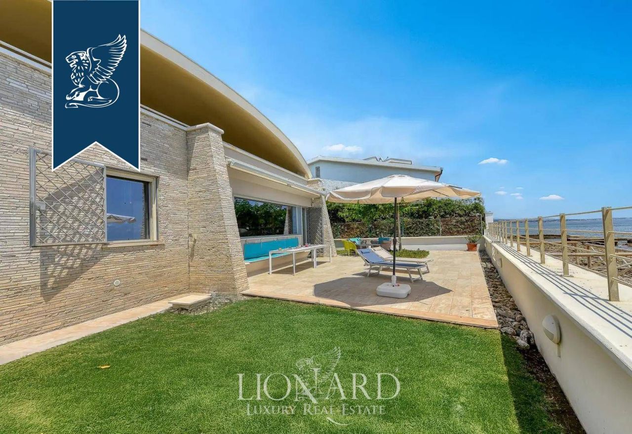 Villa in Santa Marinella, Italy, 158 m² - picture 8