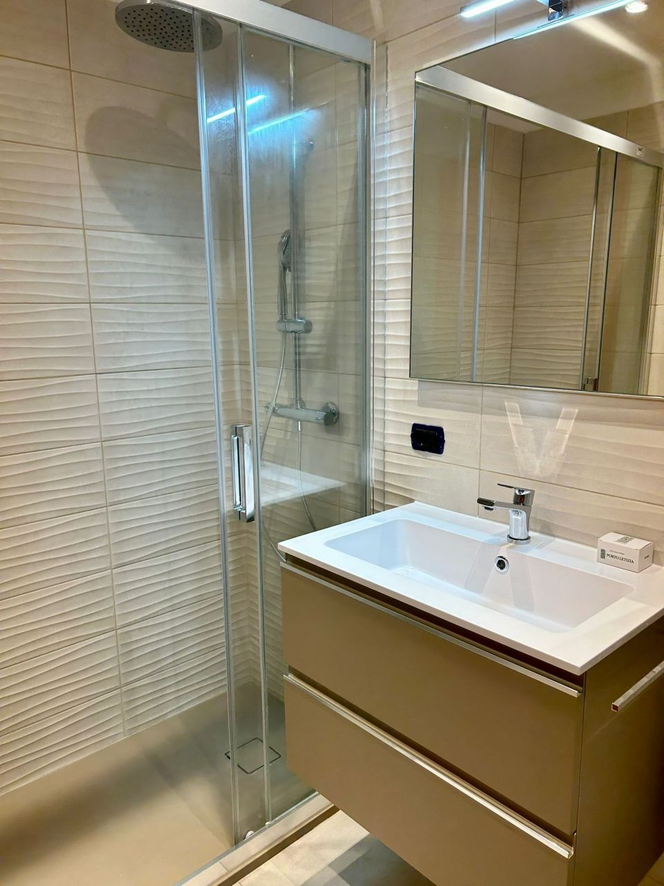 Apartamento por Lago de Lugano, Italia, 50 m² - imagen 2