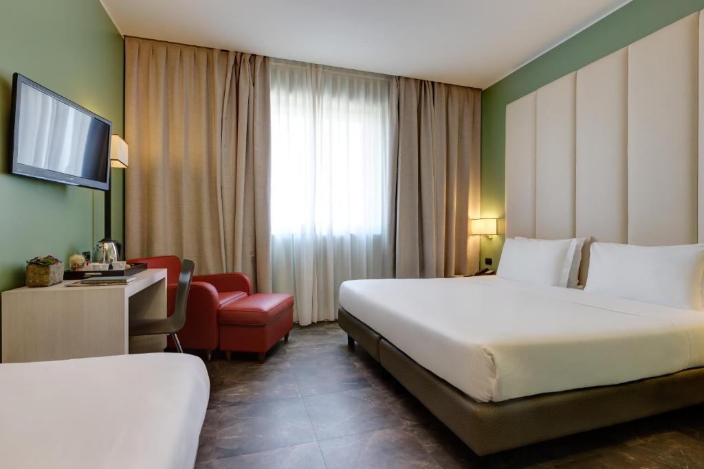 Hôtel à Milan, Italie, 3 135 m² - image 1