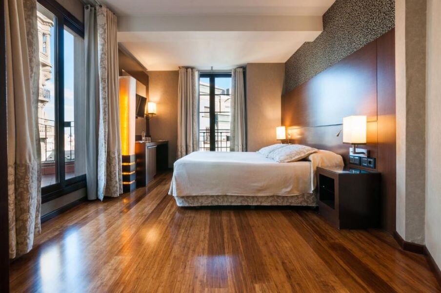 Hotel in Barcelona, Spain, 100 000 m² - picture 5