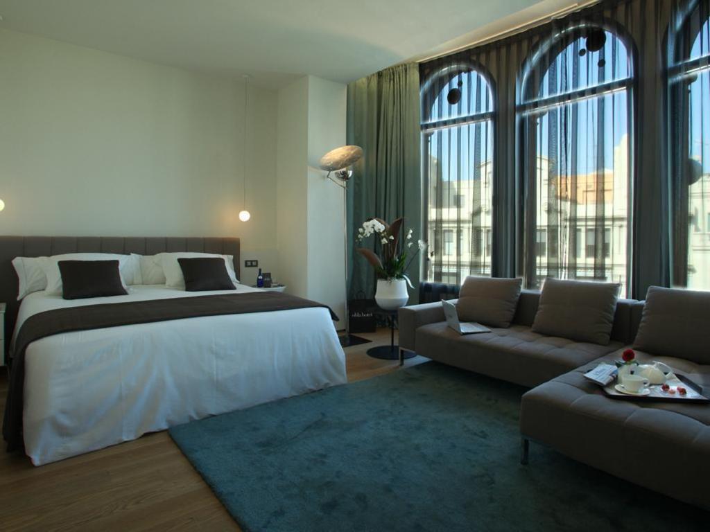 Hotel in Barcelona, Spain, 100 000 m² - picture 3