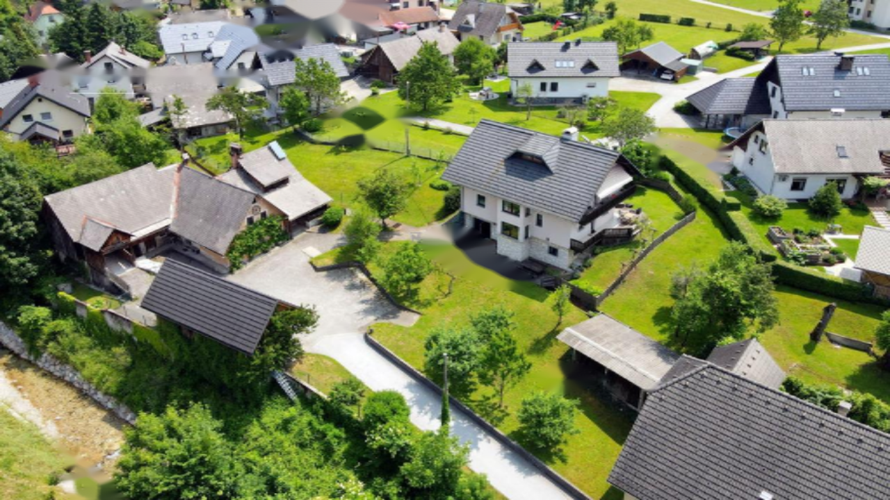 House in Sezana, Slovenia, 551 m² - picture 1