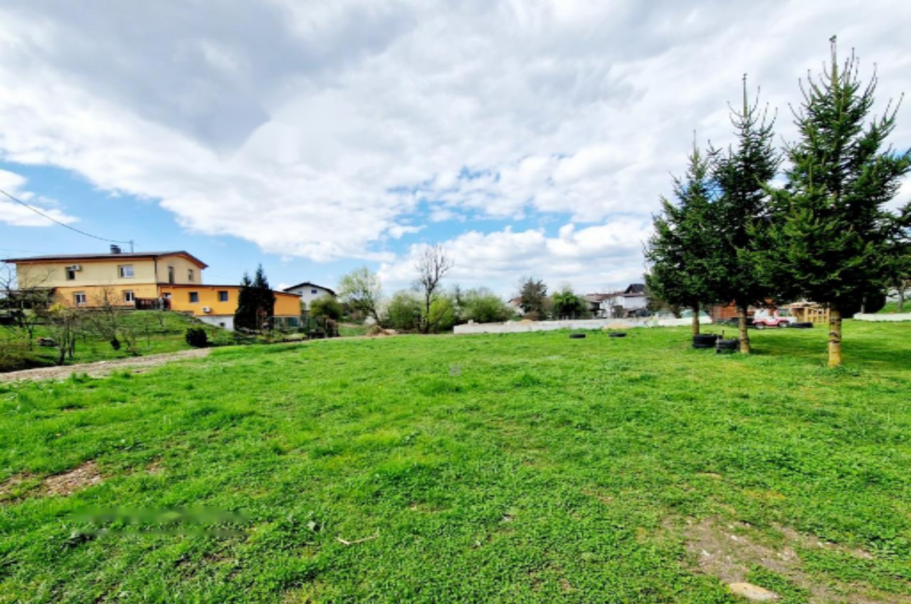 Grundstück in Ljubljana, Slowenien, 900 m² - Foto 1