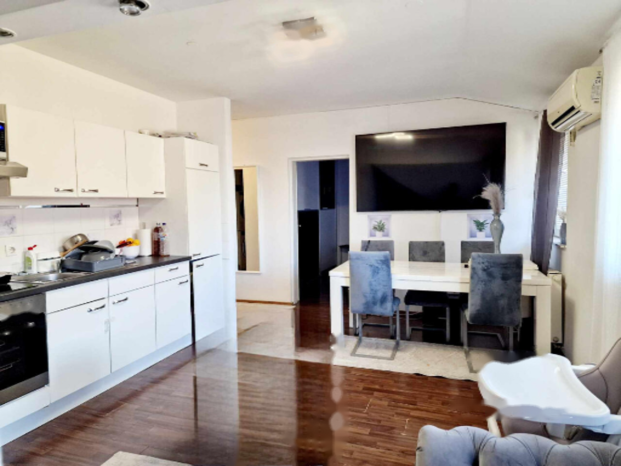 Piso en Liubliana, Eslovenia, 59 m² - imagen 1
